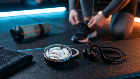 Woreczki kofeinowe w sporcie: Czy to lepsza alternatywa dla przedtreningówek?